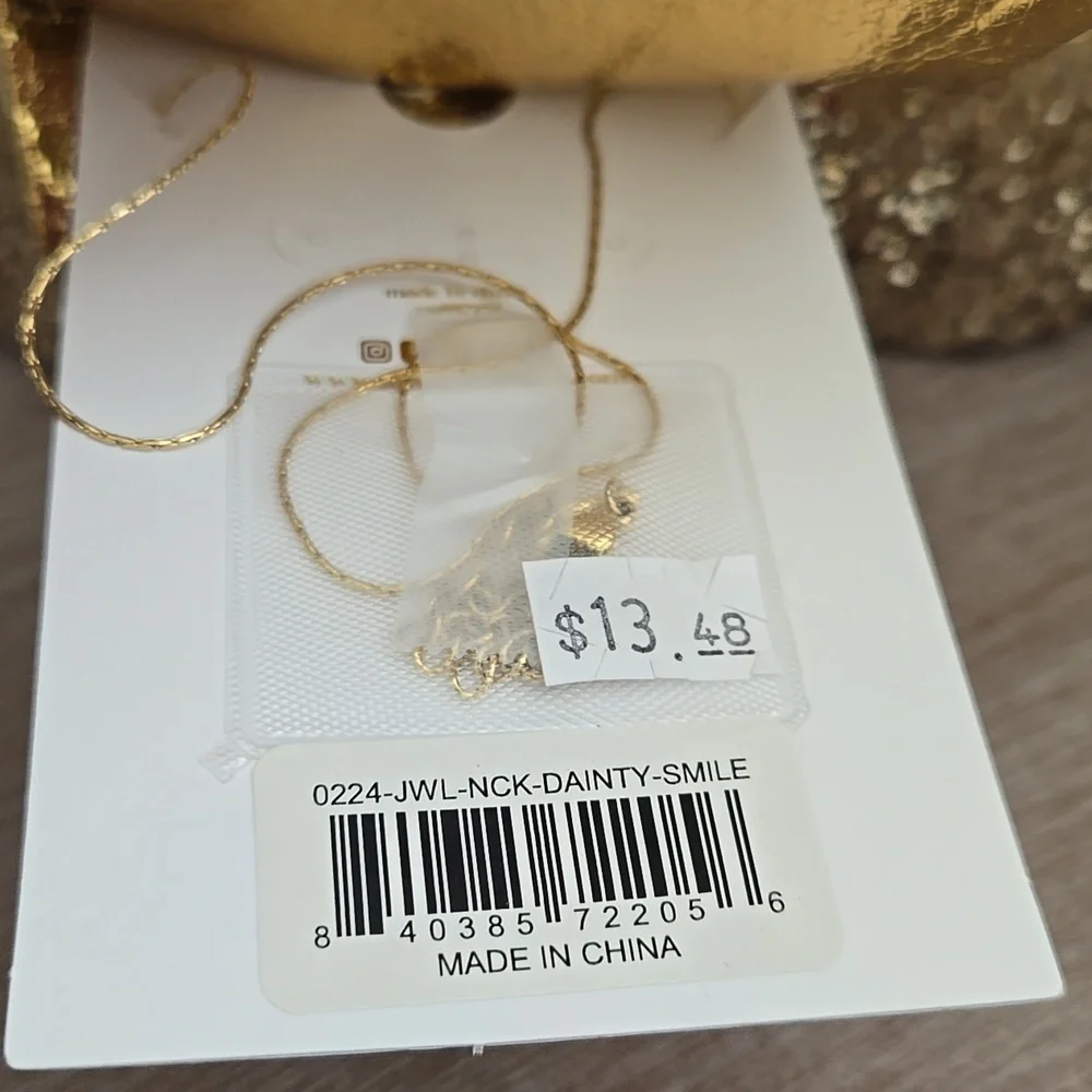 NWT Simply Southern Gold Smiley Dainty Pendant Necklace - Picture 4 of 4